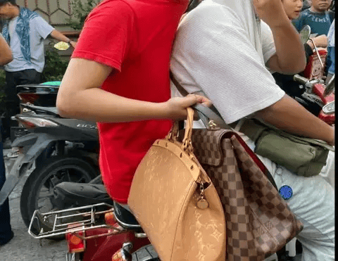 Tas Ahmad Sahroni yang dijarah. (X)